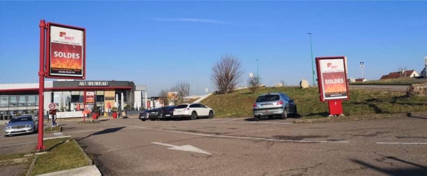 10 panneaux rétro-éclairés disponibles
